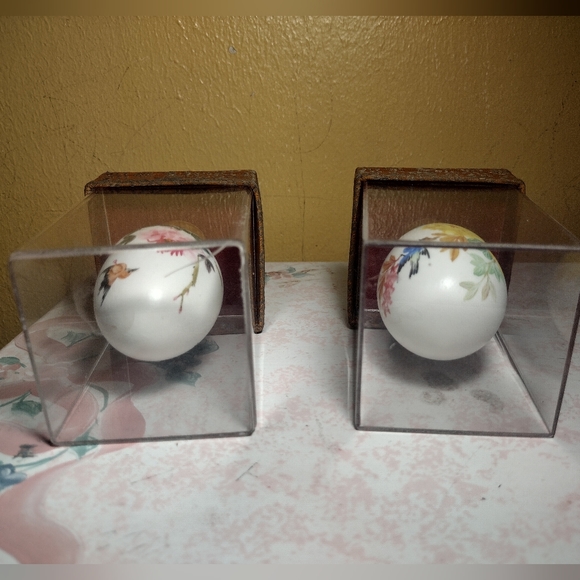Hand Painted Eggshells Made In Taiwan - Picture 5 of 5